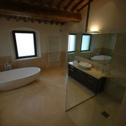Bagno in pietra marmo e granito su misura