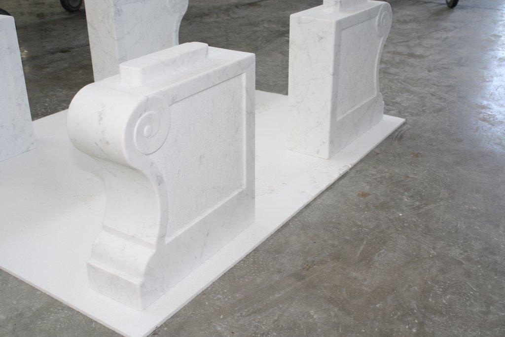 Splendida Panca in Marmo Bianco di Carrara realizzata da Valtiberina Marmi