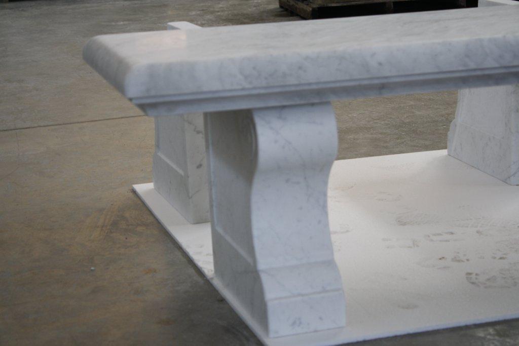 Splendida Panca in Marmo Bianco di Carrara realizzata da Valtiberina Marmi