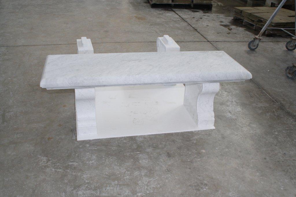 Splendida Panca in Marmo Bianco di Carrara realizzata da Valtiberina Marmi