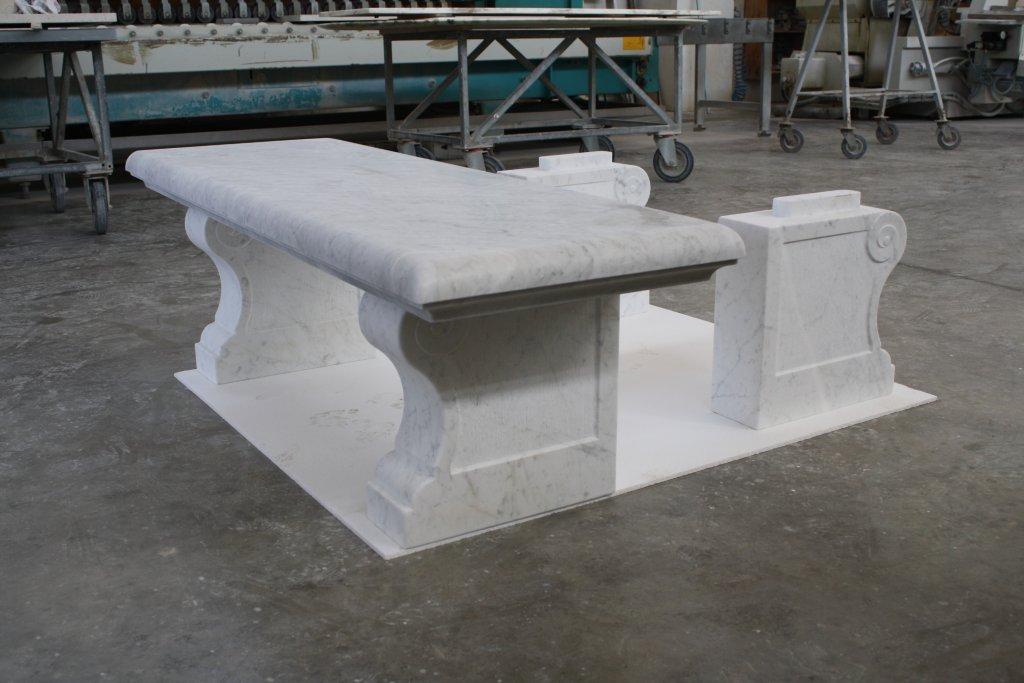 Splendida Panca in Marmo Bianco di Carrara realizzata da Valtiberina Marmi